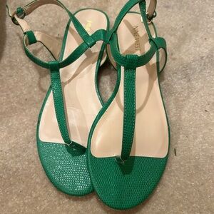 Nine West Green Sandals for Women with pretty gold accent on tiny heel- size 8.5